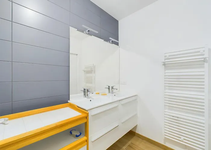 Pour 6 Proche Et Port *